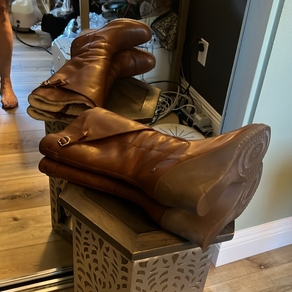 🛑 1 hour sale. UGG, size 7, Corinth Wedge leather & shearling Boots, EUC - Picture 15 of 16